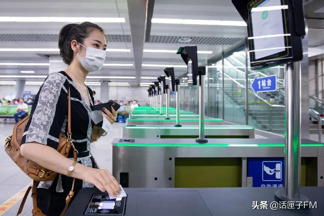 台风过境的女记者,台风女记者现在怎么样了