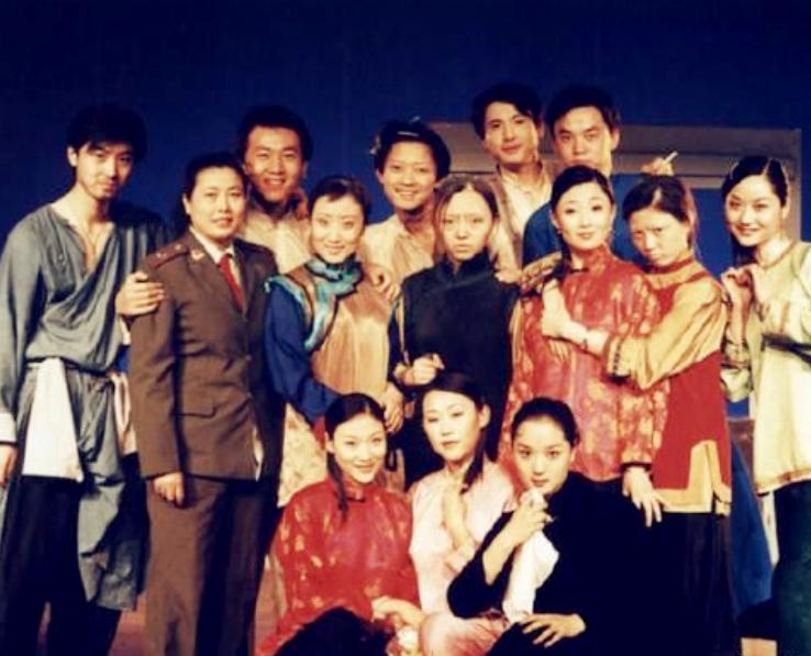 殷桃有多爱男明星,球员李金羽和演员殷桃是什么关系