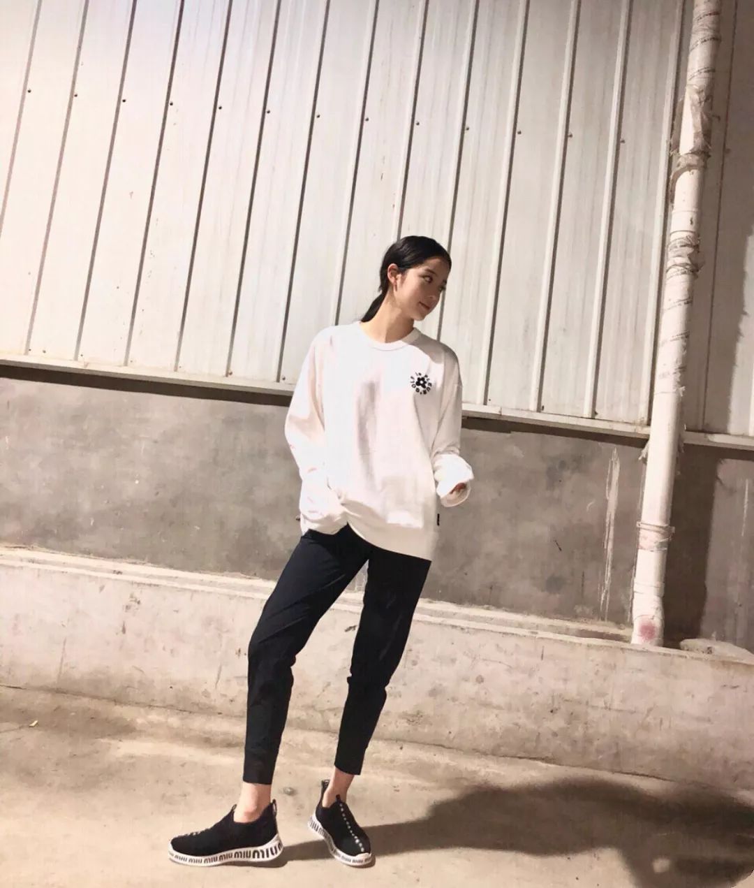 看欧阳娜娜的衣橱，意外发现每件都很值得买