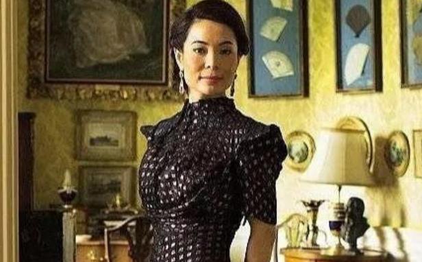 天津女孩恋外国“抠门”小子,见家长才发现,男方拥有6千平豪宅