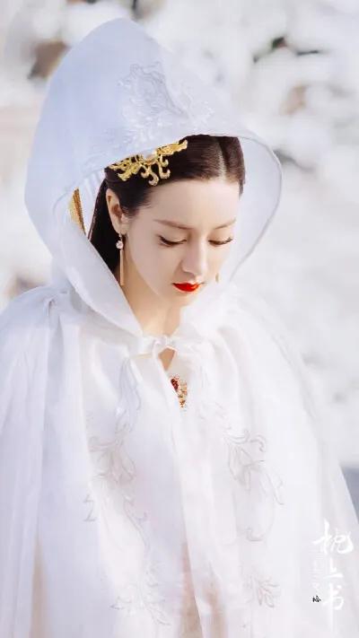 厚刘海和稀刘海哪个好看,厚刘海和八字刘海