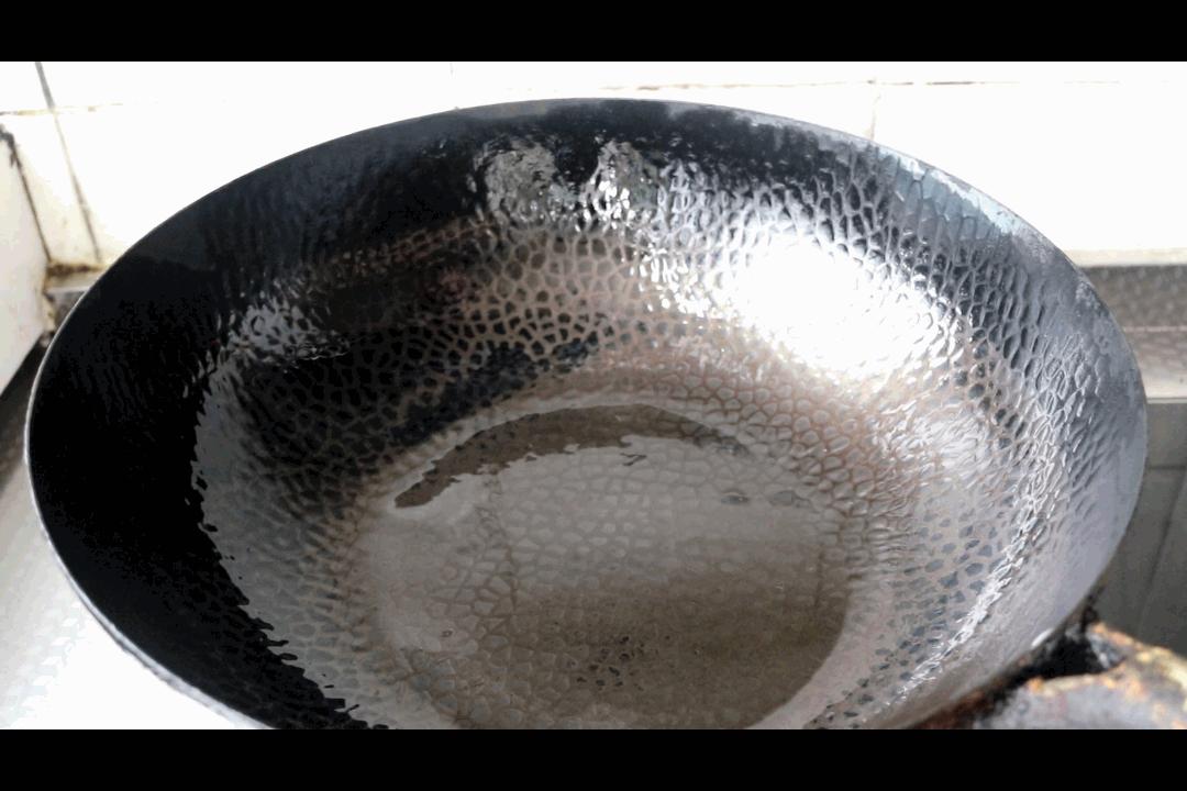 炒菜锅用久了又脏又粘,炒菜锅粘锅清洗小妙招