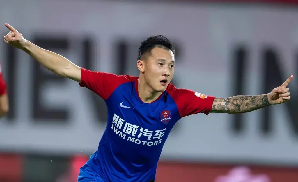 梅西附体射门一条龙,梅西附体过人视频大全