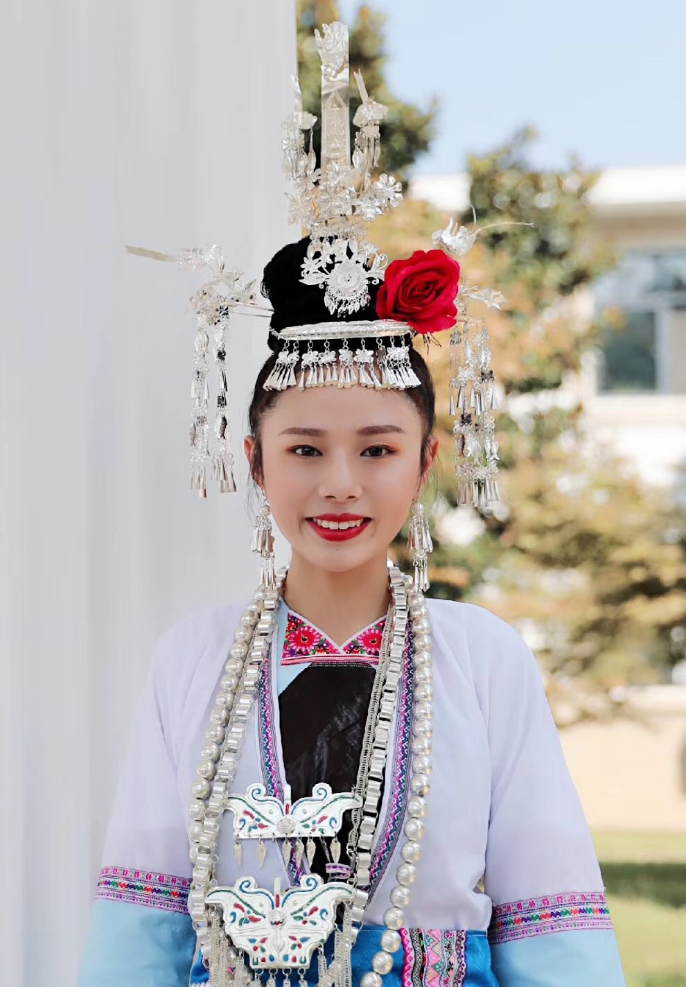 少数民族美女风景图,少数民族美女唯美图片