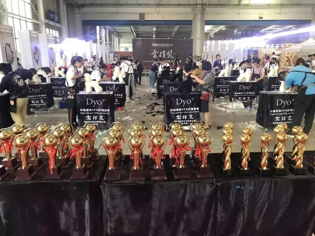 美容行业一个月能赚10000吗,美容师月薪上万是真的吗