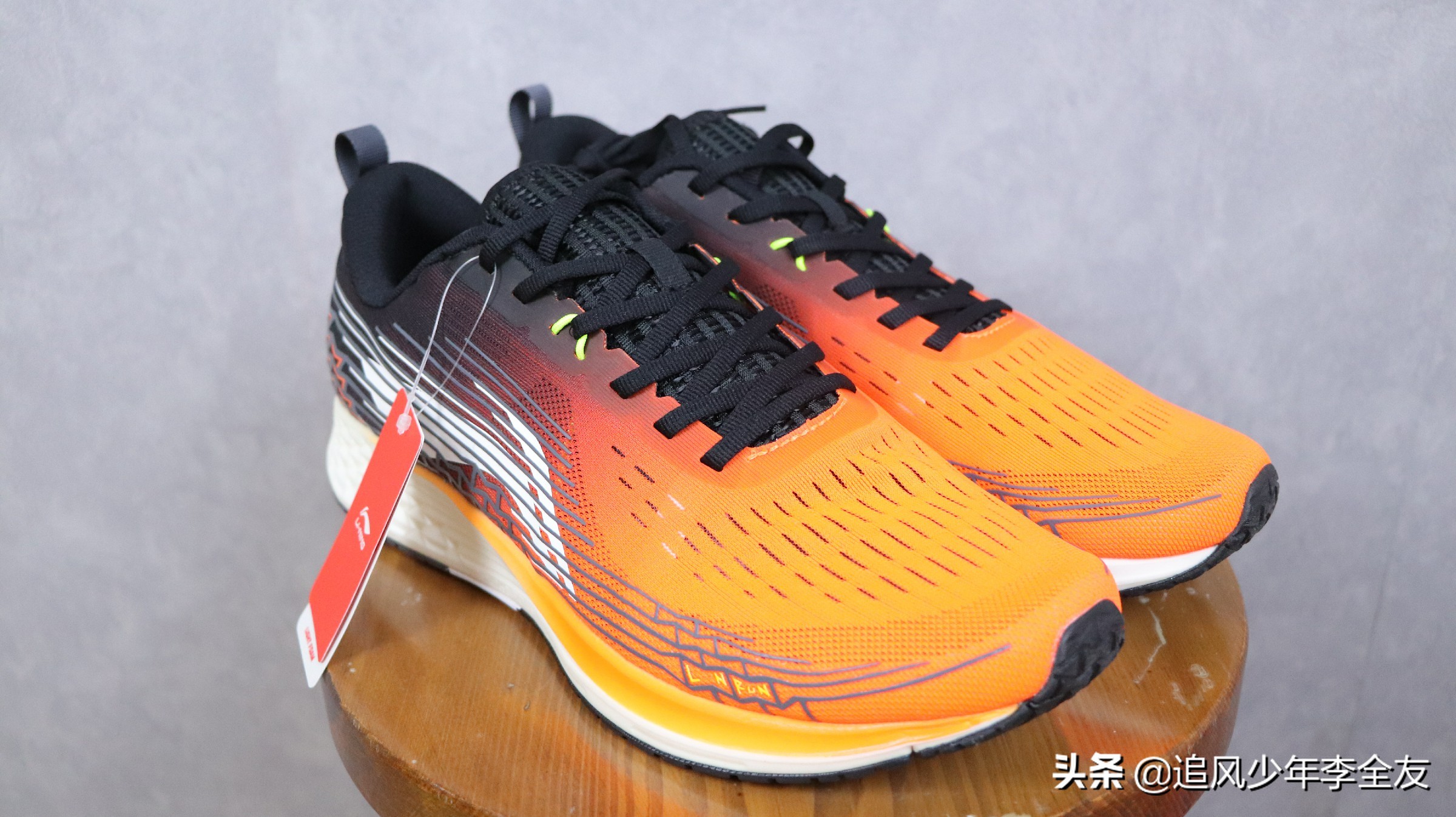 李宁冲云跑鞋和李宁赤兔4哪个好,李宁赤兔5pro在跑鞋中是什么档次