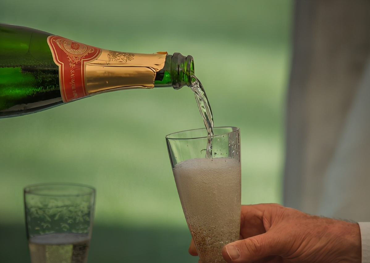 如何品葡萄酒感觉高级,葡萄酒品酒三步骤