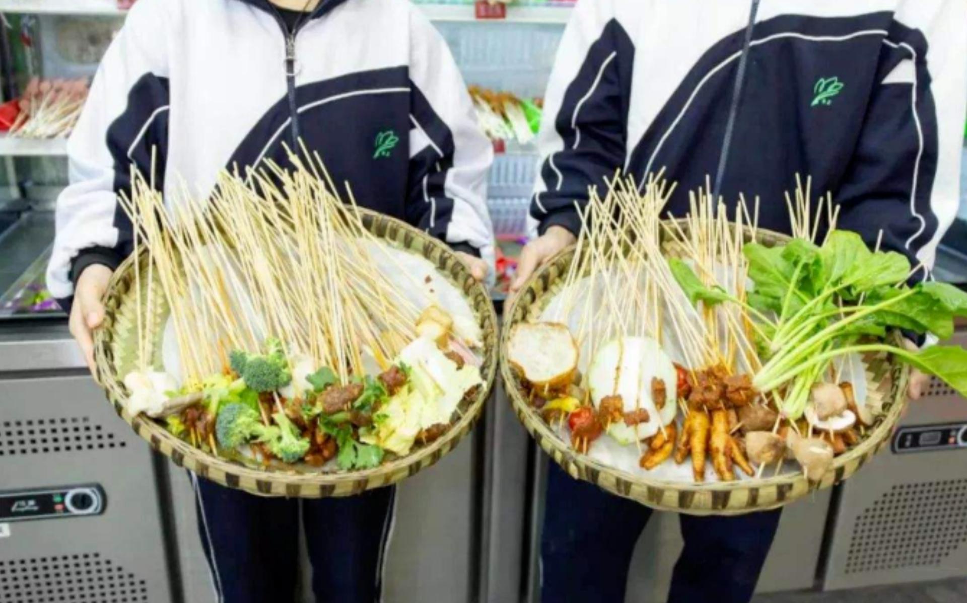 成都本地人去的小吃街,成都美食攻略小吃街建设路