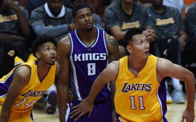 易建联场下内敛,低调内敛易建联