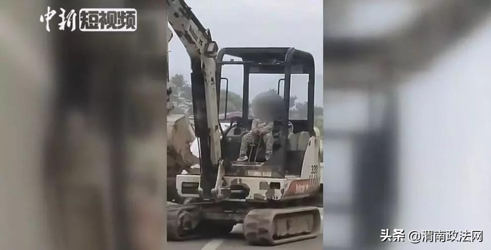 心太大！1岁幼儿“驾车”上了马路，他爹开车在后边跟着……