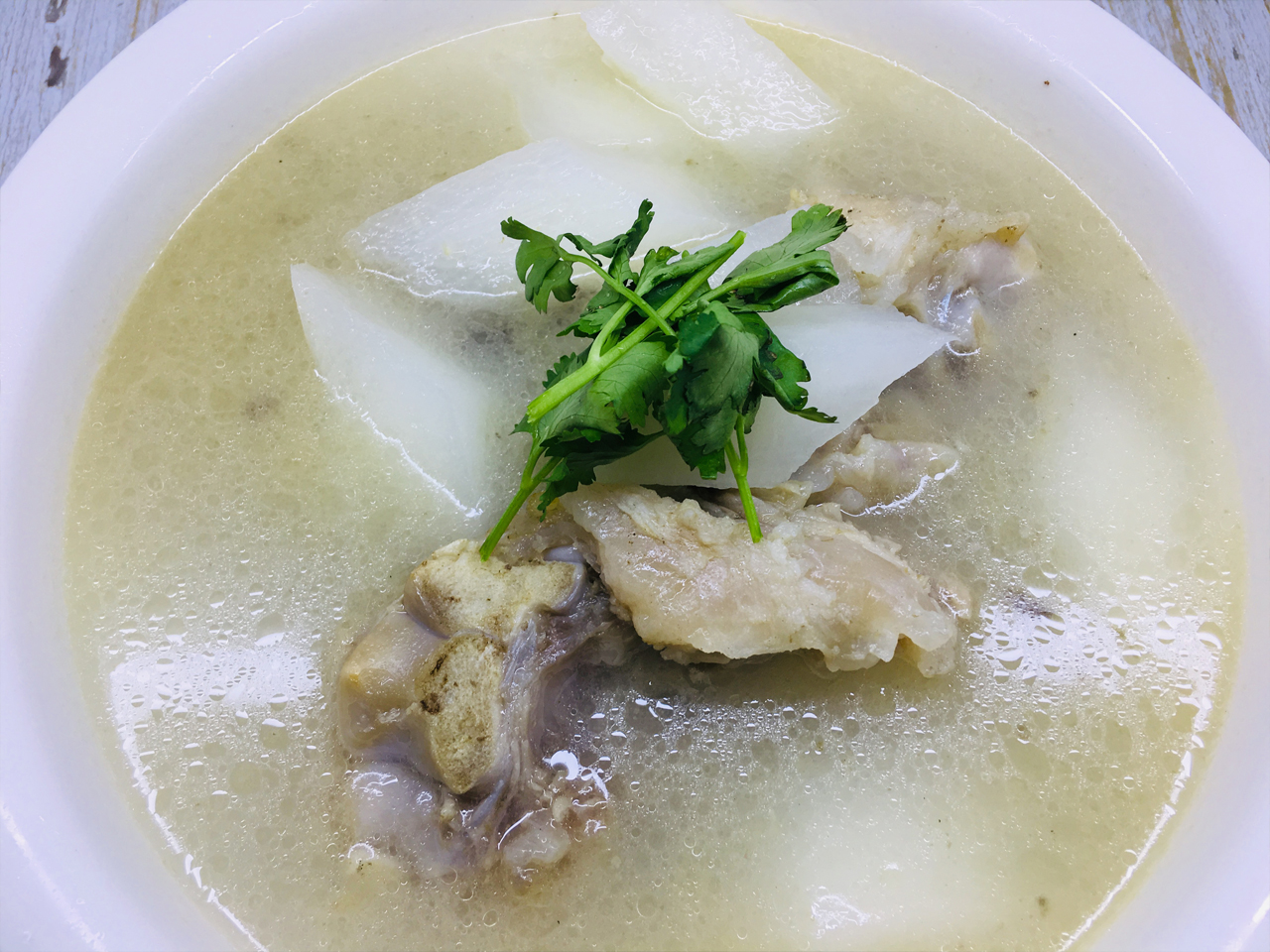 炖牛骨汤用不用焯一下水,炖牛骨怎么炖肉不离骨