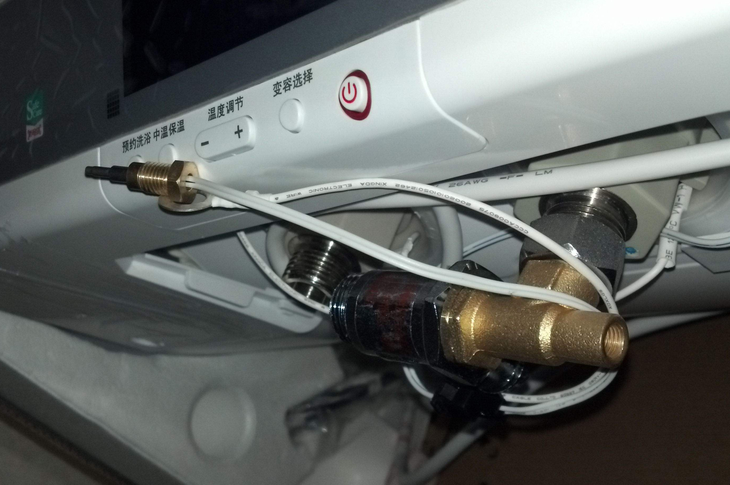 太阳能热水器电热水器燃气热水器,燃气热水器和电热水器选哪种好用