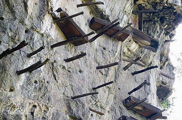 黑人抬棺是怎样的葬礼习俗？专业团队背后的秘密