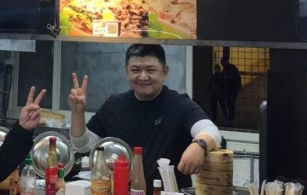 林志颖哥哥夜市卖肠粉,生意惨淡月入仅1万,不愿弟弟宣传打广告