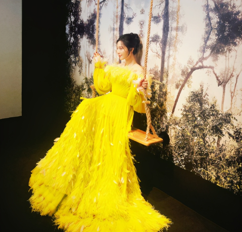 范冰冰孕妇装图片,范冰冰穿薄纱黄色衣服