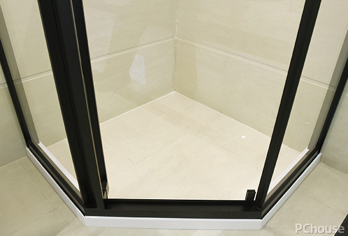 卫浴间淋浴房,扇形淋浴房跟圆弧形淋浴房哪个好