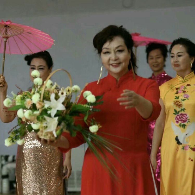 百合艺术团舞蹈视频,百合镇舞蹈队表演视频