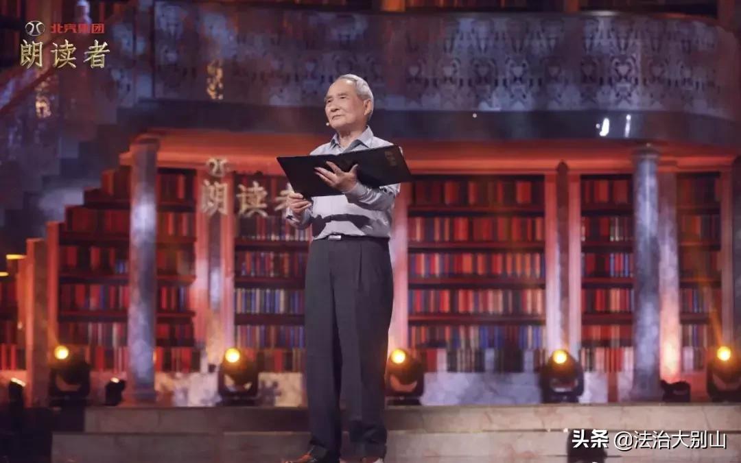 董卿朗诵眼泪完整版视频加文字,董卿说过的经典语录人生的眼泪