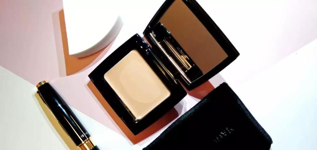 毛戈平光感柔润粉底液上妆手法 (毛戈平化妆教程怎么样)