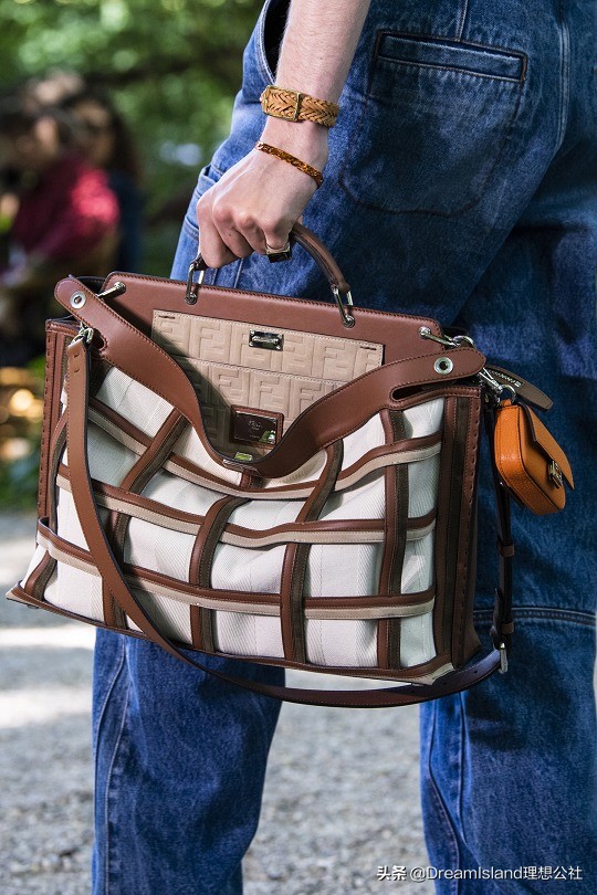 2022新款时尚真皮包fendi,fendi包2024