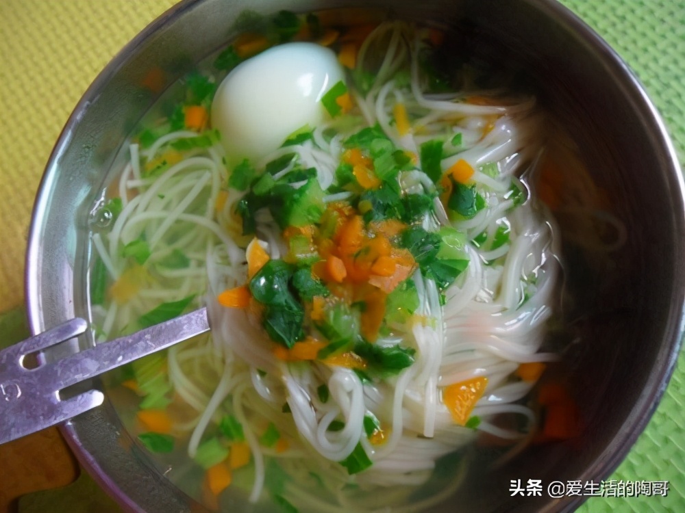 挂面怎么炒才能不会粘锅,煮挂面加盐放油防止粘锅