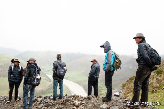 “疯狂”虫草一根卖到30元，中国最大虫草地，5月开挖孩子放假