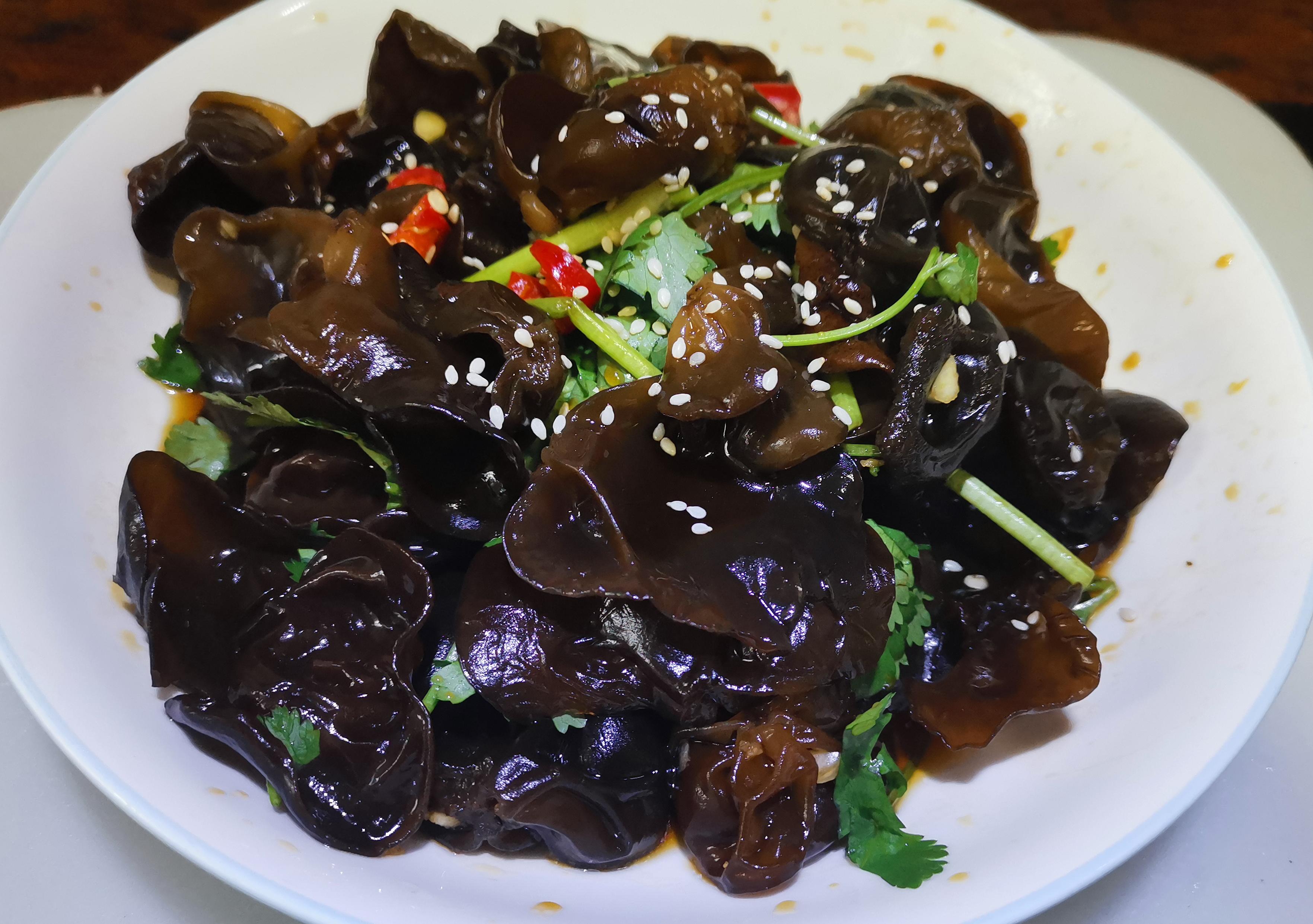 快速泡开黑木耳的正确做法,泡好的黑木耳怎么做没毒还新鲜