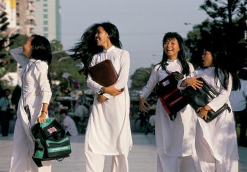 中国高中的校服跟日本校服对比,世界上各国小学校服大比拼