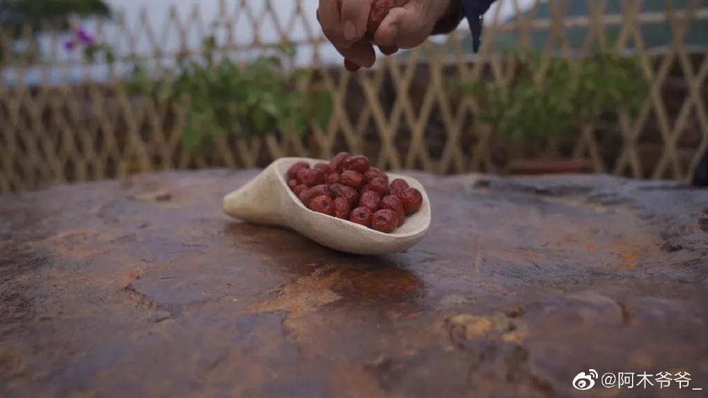 中国大爷造出2600年前鲁班凳,油管评论中国大爷锻炼