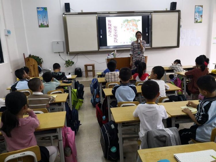 继往开来，绚丽“出彩”一一八桂绿城小学2018年工作汇报