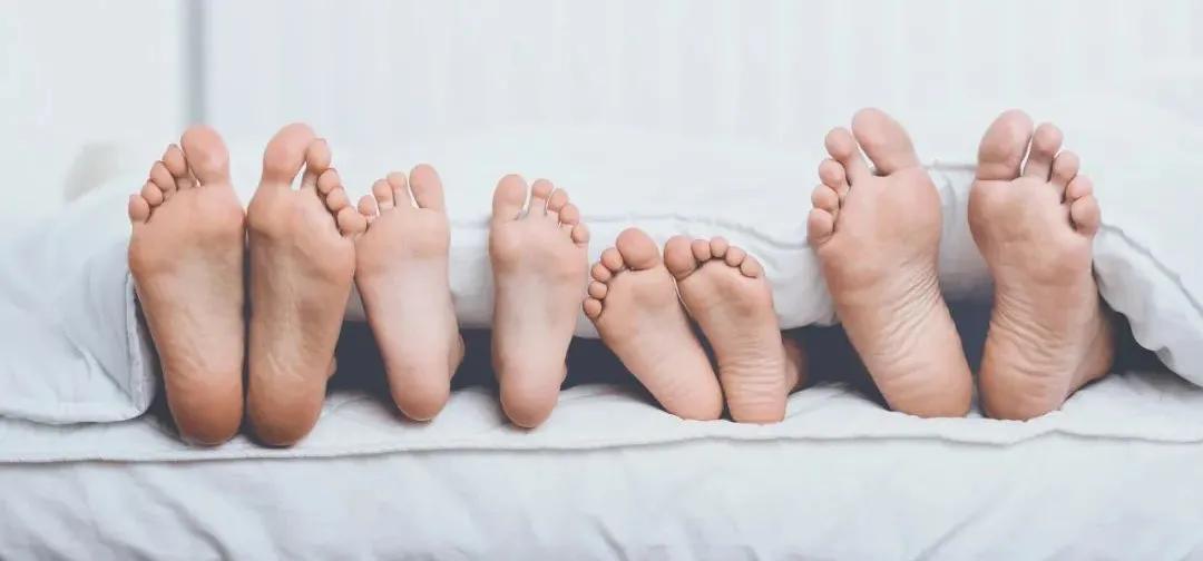 脚底经常长鸡眼和老茧是怎么回事,鸡眼和老茧别再傻傻分不清