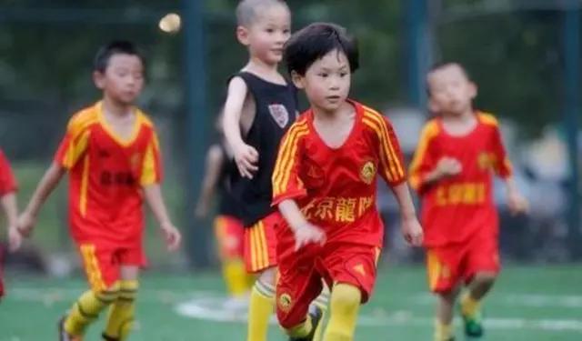 中国足球输得最惨的一次,外媒评价中国足球1:3输给越南