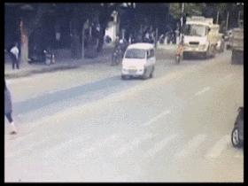 新娘开心的搞笑视频,搞笑gif开心一刻女司机上车