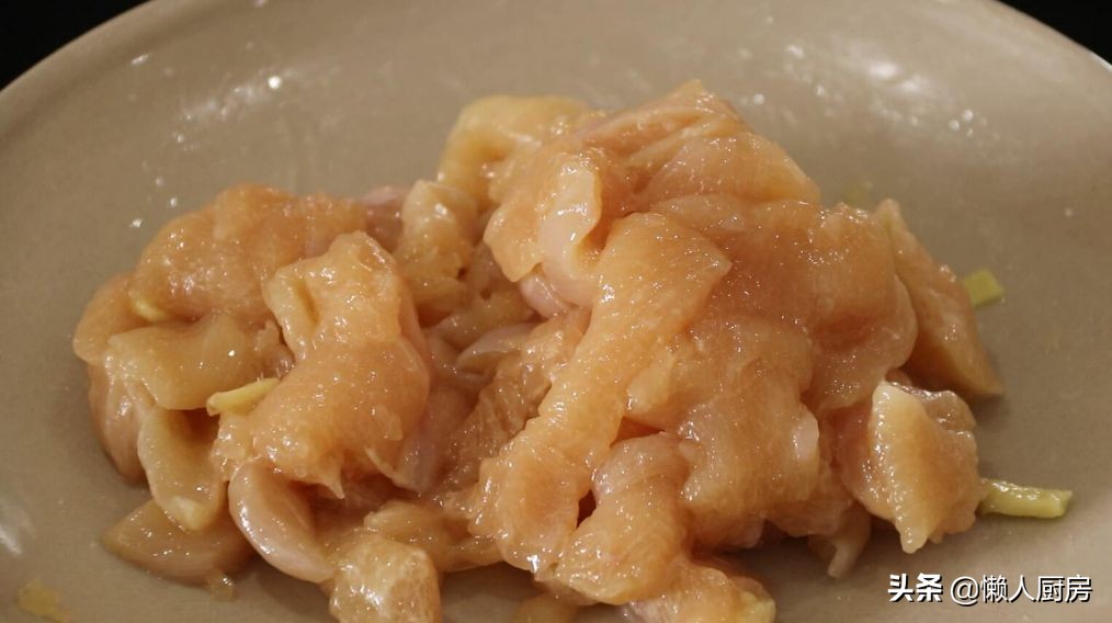 鸡胸肉怎么打汁吃最减肥,手撕鸡胸肉不柴的方法