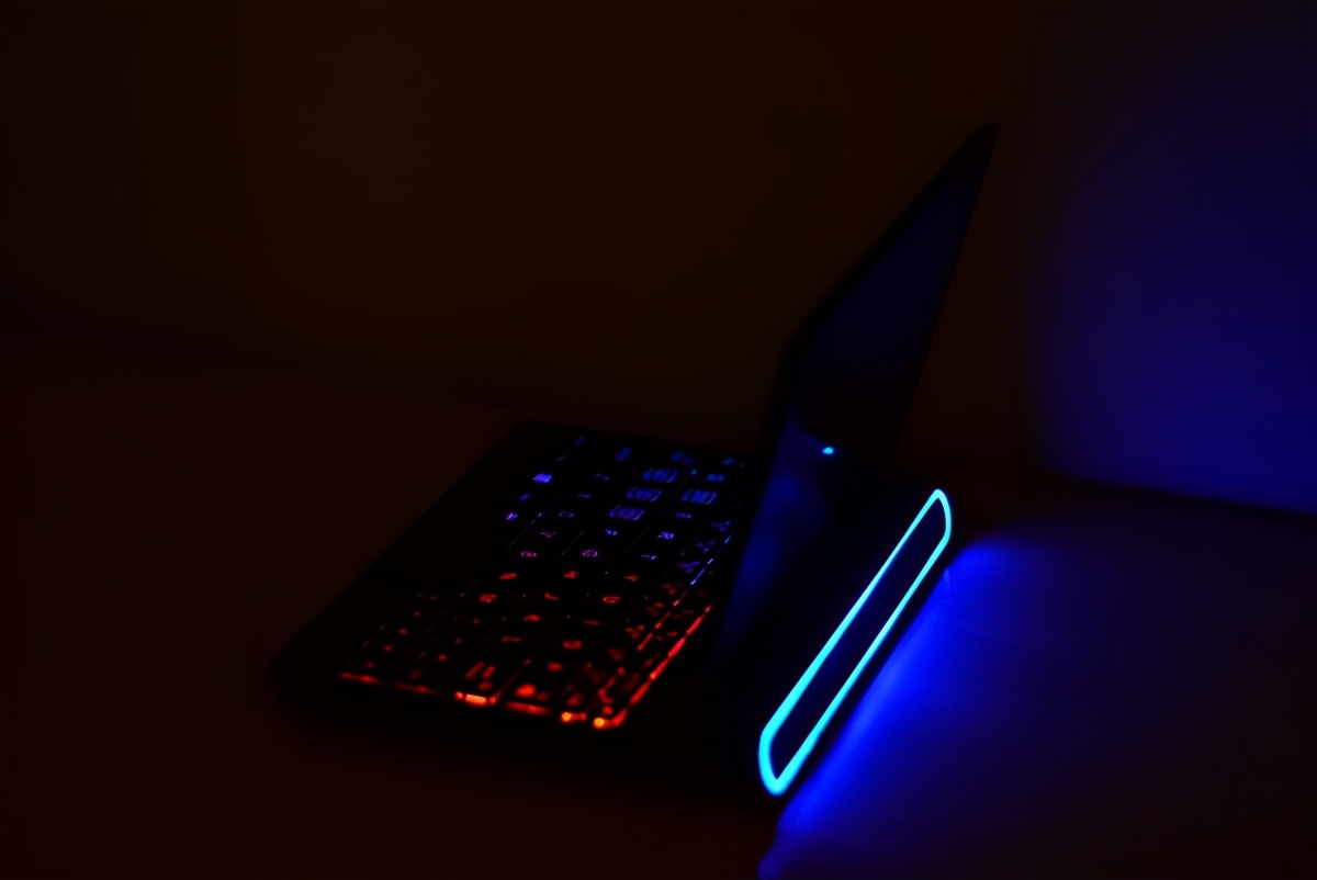 最新游戏笔记本电脑评测,小不点游戏好玩吗