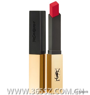 百花盛开的季节让花瓣的颜色飞上双唇