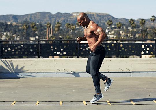 健身斜爬梯,梯子健身动作