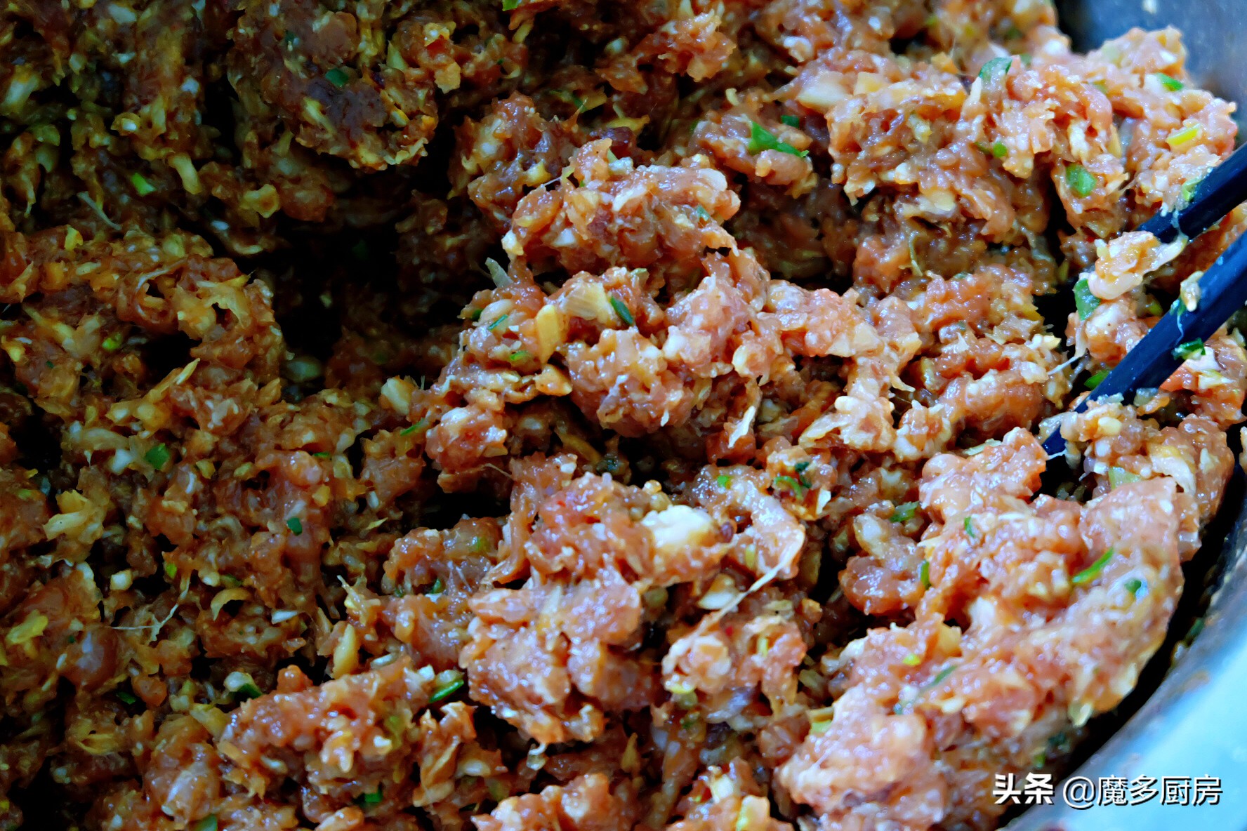 游子最想念的是回家的路,在外的游子想念家乡的美食