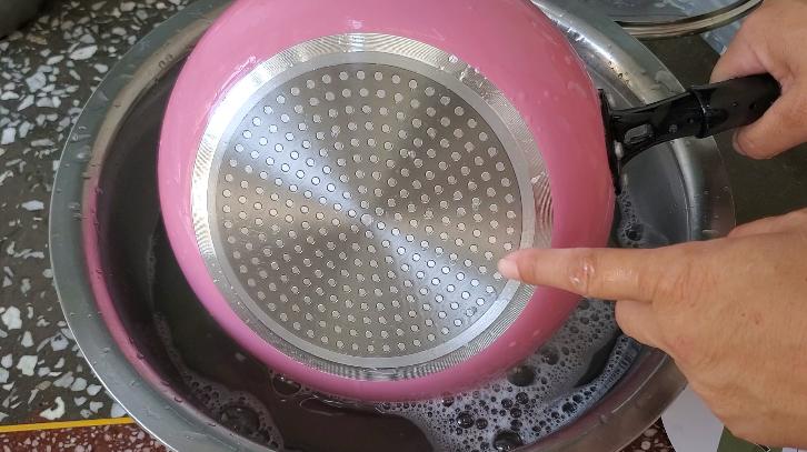 四孔煎蛋不粘锅麦饭石怎么开锅,麦饭石煎蛋锅开锅方法