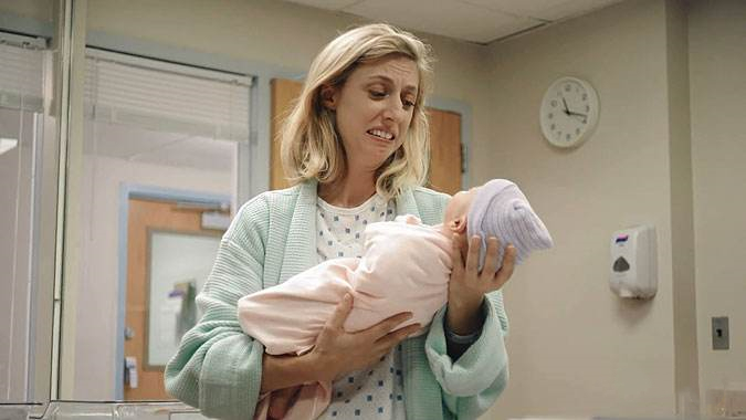 产后妈妈最关心宝宝护理的话题,产后妈妈最担心的产后康复问题