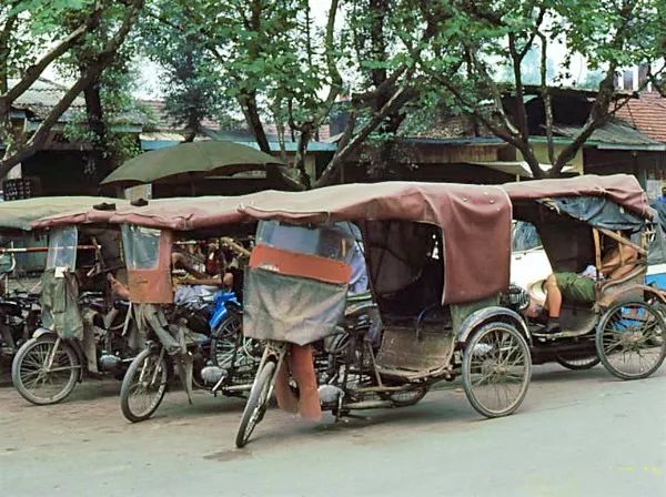 这瓶酒是一代成都人的回忆，每次回去都会买来和父亲喝