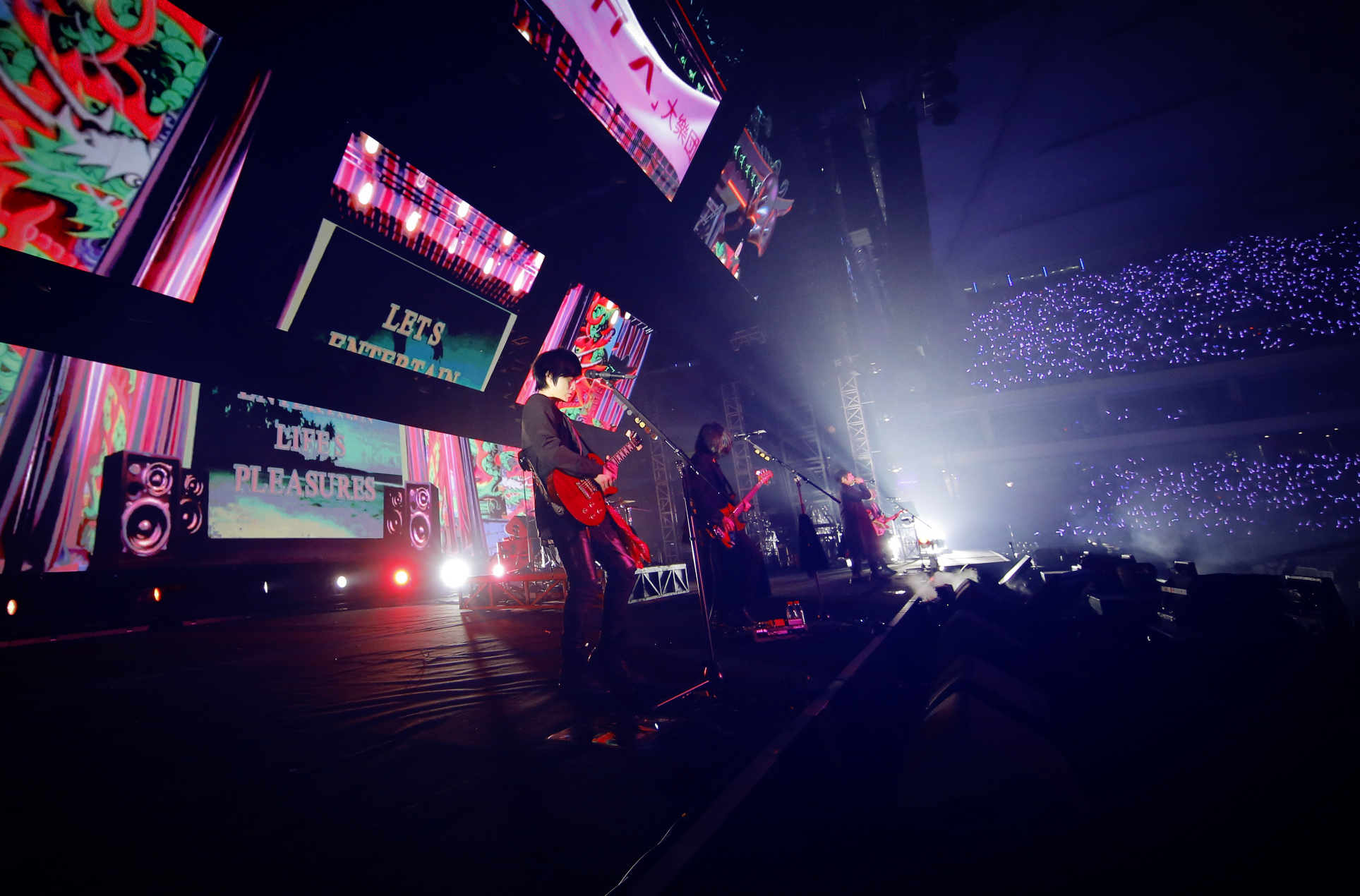 秋雨绵绵不熄粉丝热情，*月天五**加唱《倔强》让演唱会满载梦想力量