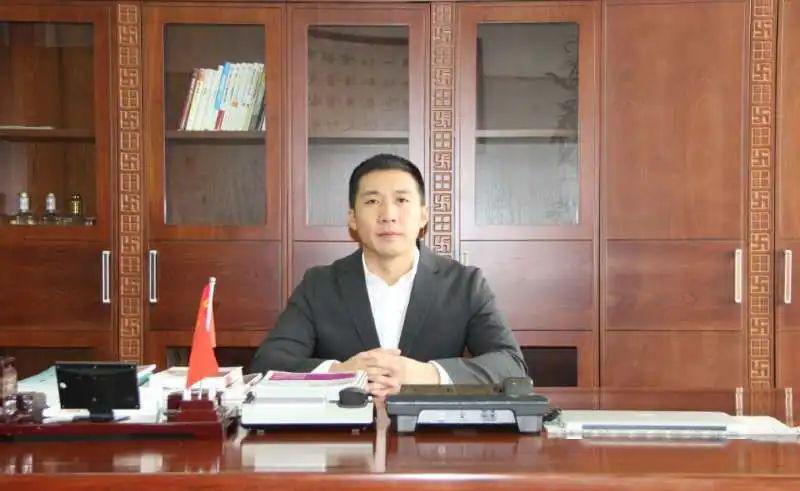 黑龙江老村长酒业有限公司董事长,黑龙江老村长酒业公司年销售额