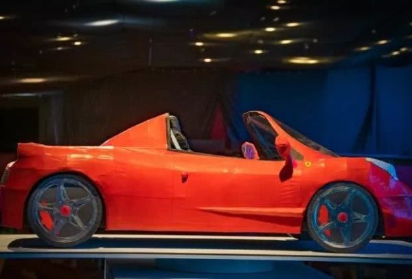 中国人烧给死人的纸扎，登上巴黎设计周，还被法国的博物馆收藏。