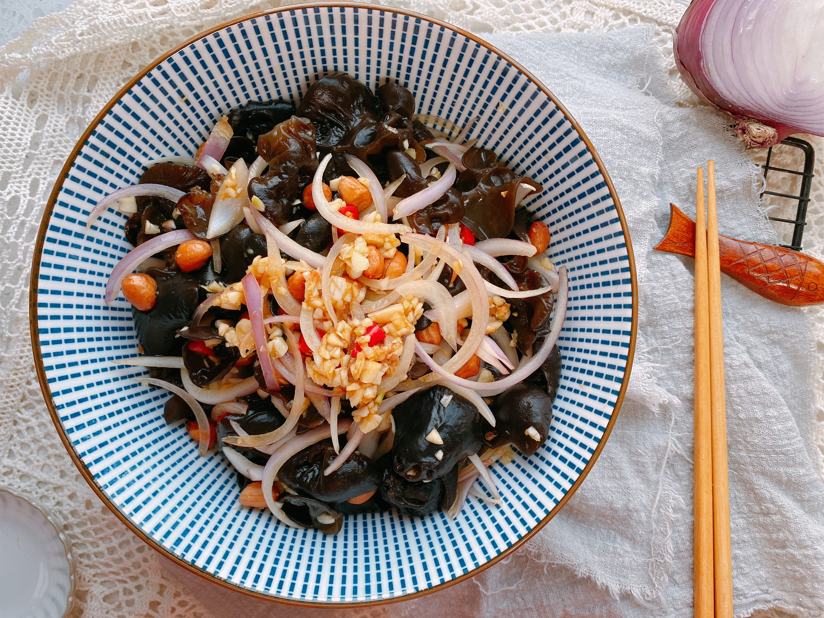 木耳怎么泡发更好吃,木耳的泡发和吃法