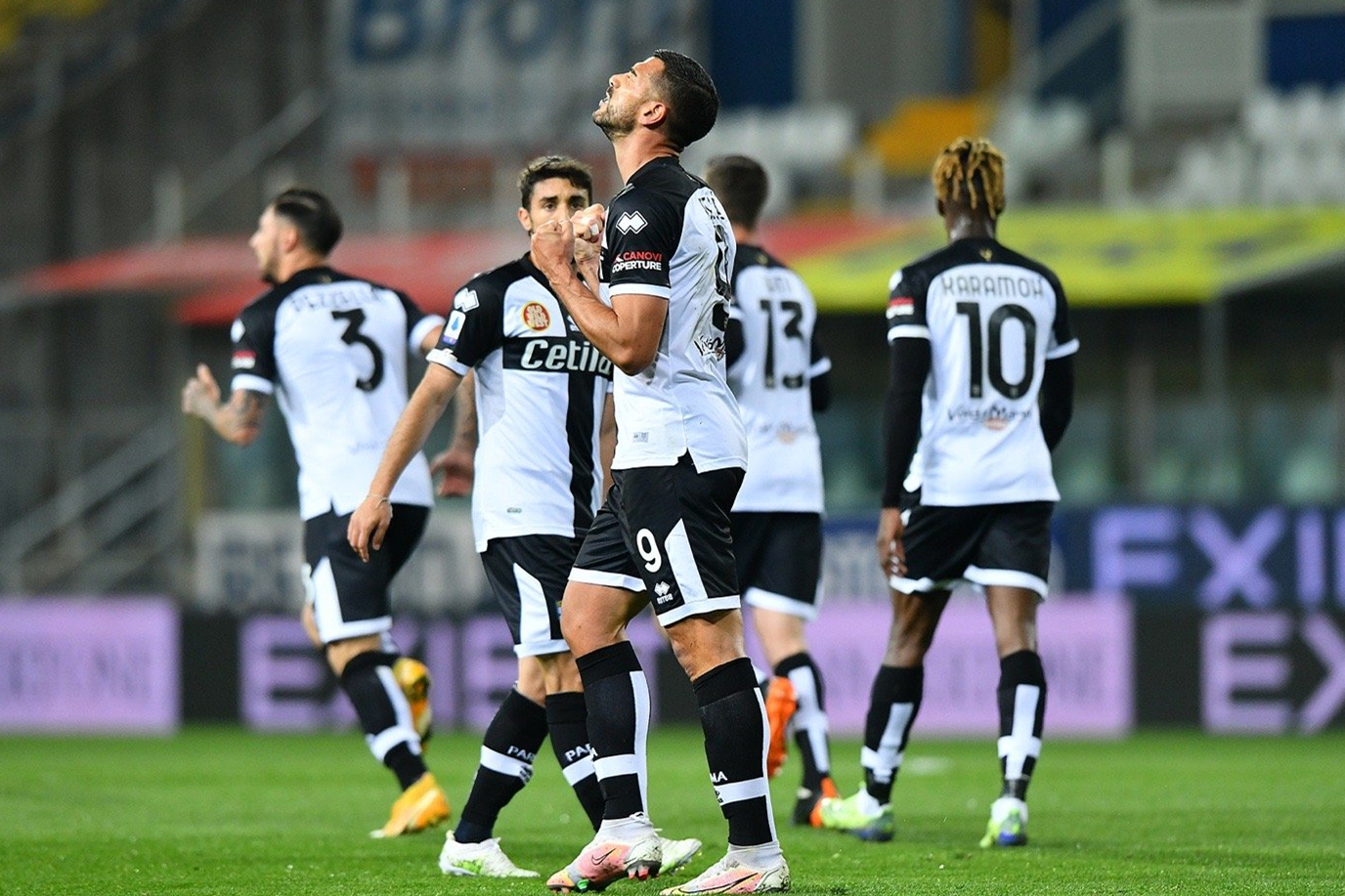 倒挂金钩进球高光时刻,倒挂金钩空翻进球