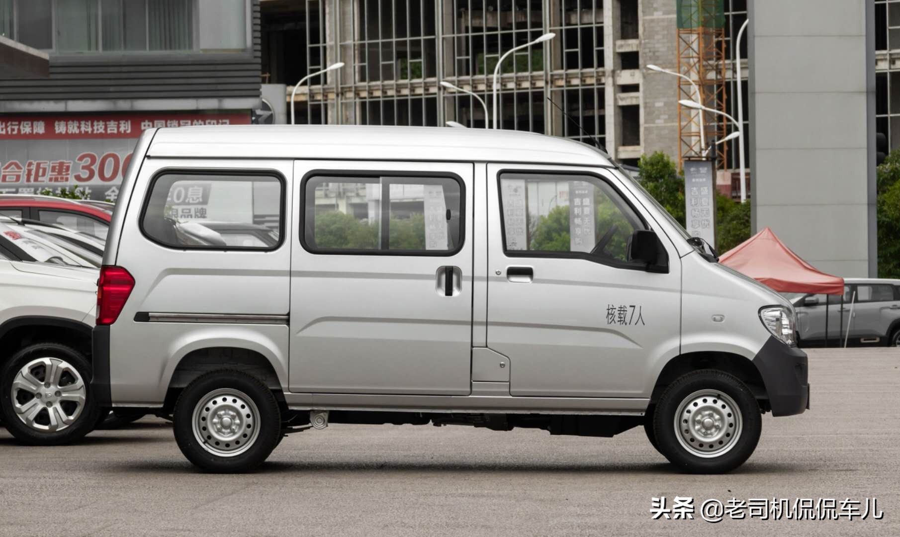 五菱荣光和五菱宏光谁的档次高,五菱之光宏光荣光哪个好