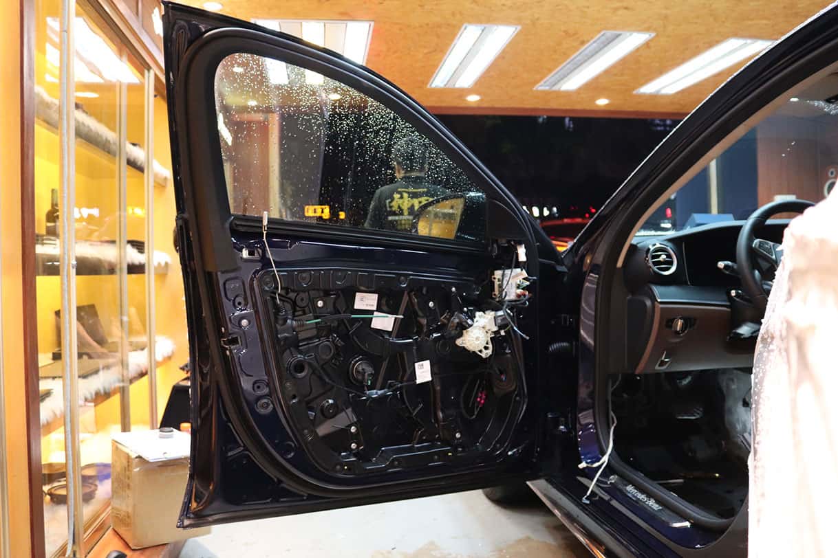 有型是什么,奔驰e200轿跑夜晚耍酷