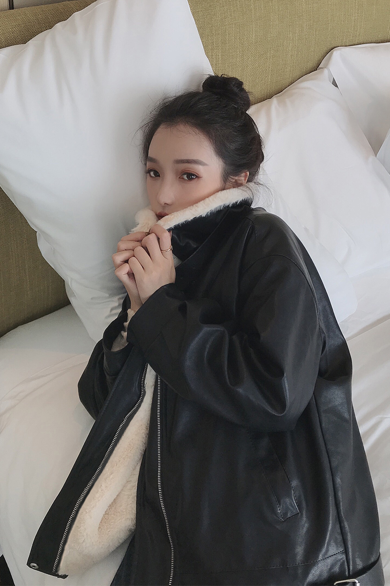 羊羔绒外套如何穿保暖舒适又减龄,冬季能当外套穿的羊羔绒外套