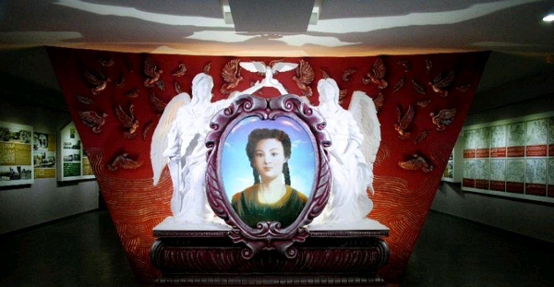 17岁的嘎丽娅劝降450名日军，只留下红头巾，普京为其纪念碑题词